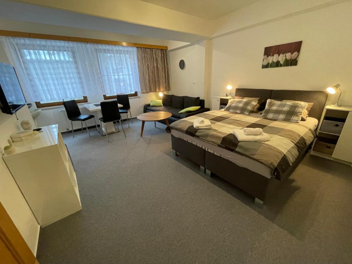 Apartmany U Posty ヤーヒモフ エクステリア 写真