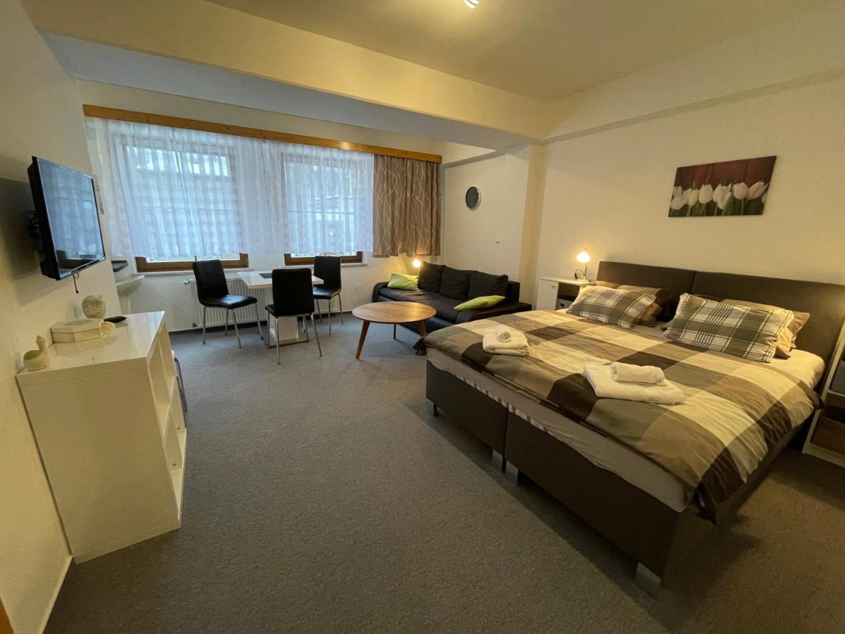 Apartmany U Posty ヤーヒモフ エクステリア 写真