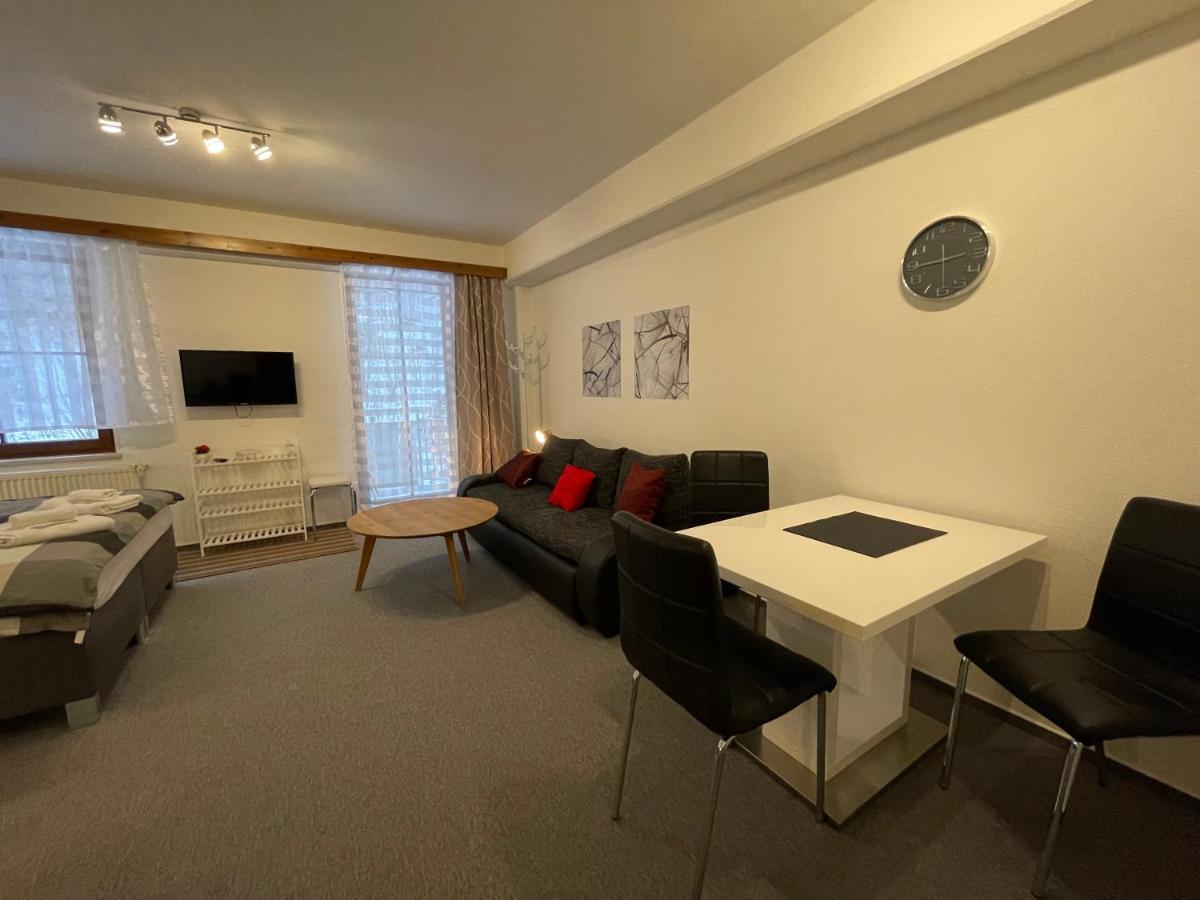 Apartmany U Posty ヤーヒモフ エクステリア 写真