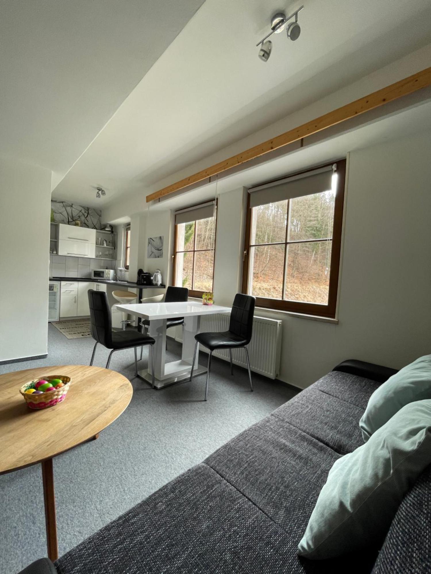 Apartmany U Posty ヤーヒモフ エクステリア 写真