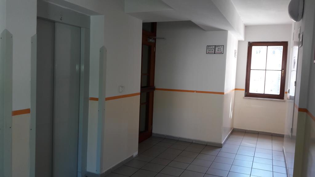 Apartmany U Posty ヤーヒモフ エクステリア 写真